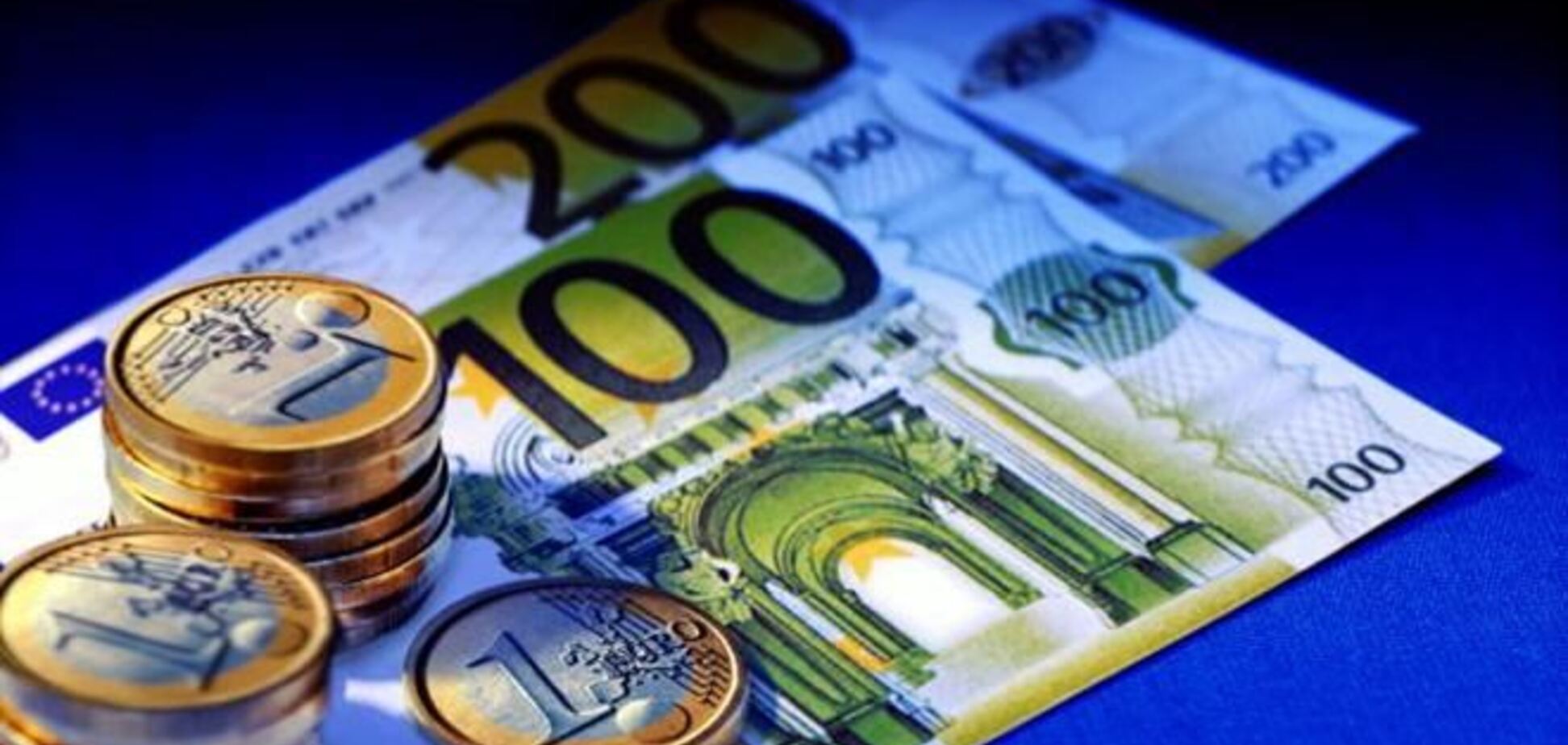 К закрытию межбанковских торгов евро  продавали по 14,41 гривен