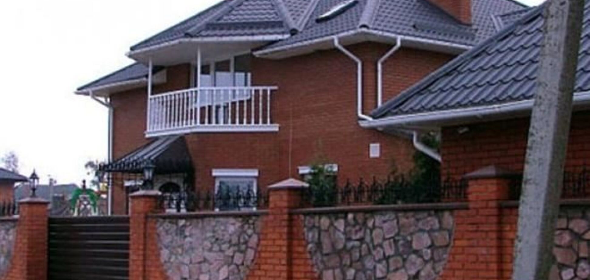 В сети появились фото особняка Яценюка
