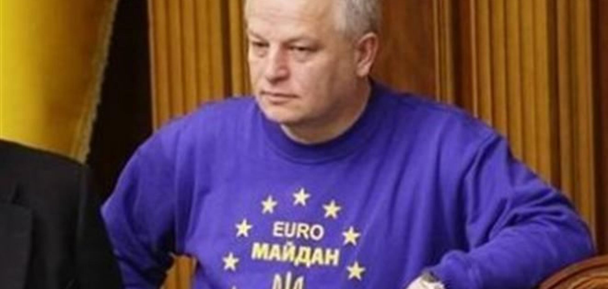 Турчинов поручил Кубиву контролировать банки на факт вывода средств из страны