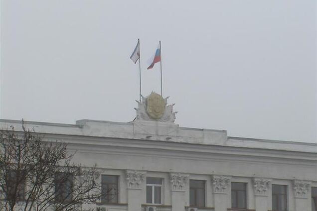 ВС Крыма захватили 'представители самообороны русскоязычных граждан Крыма'