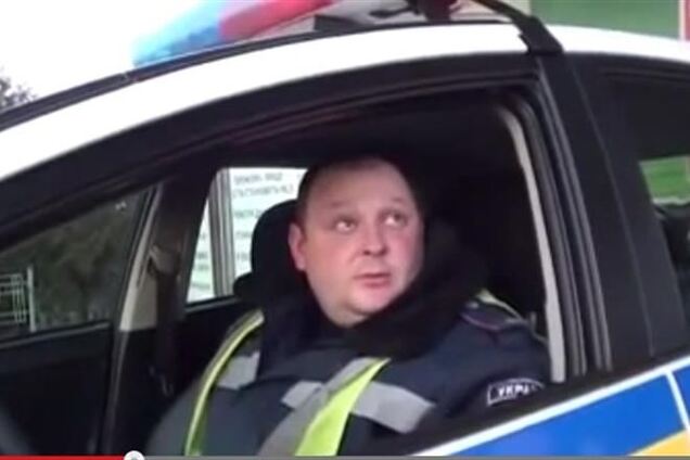 'Документи! Бігом! Я зі зброєю ...'