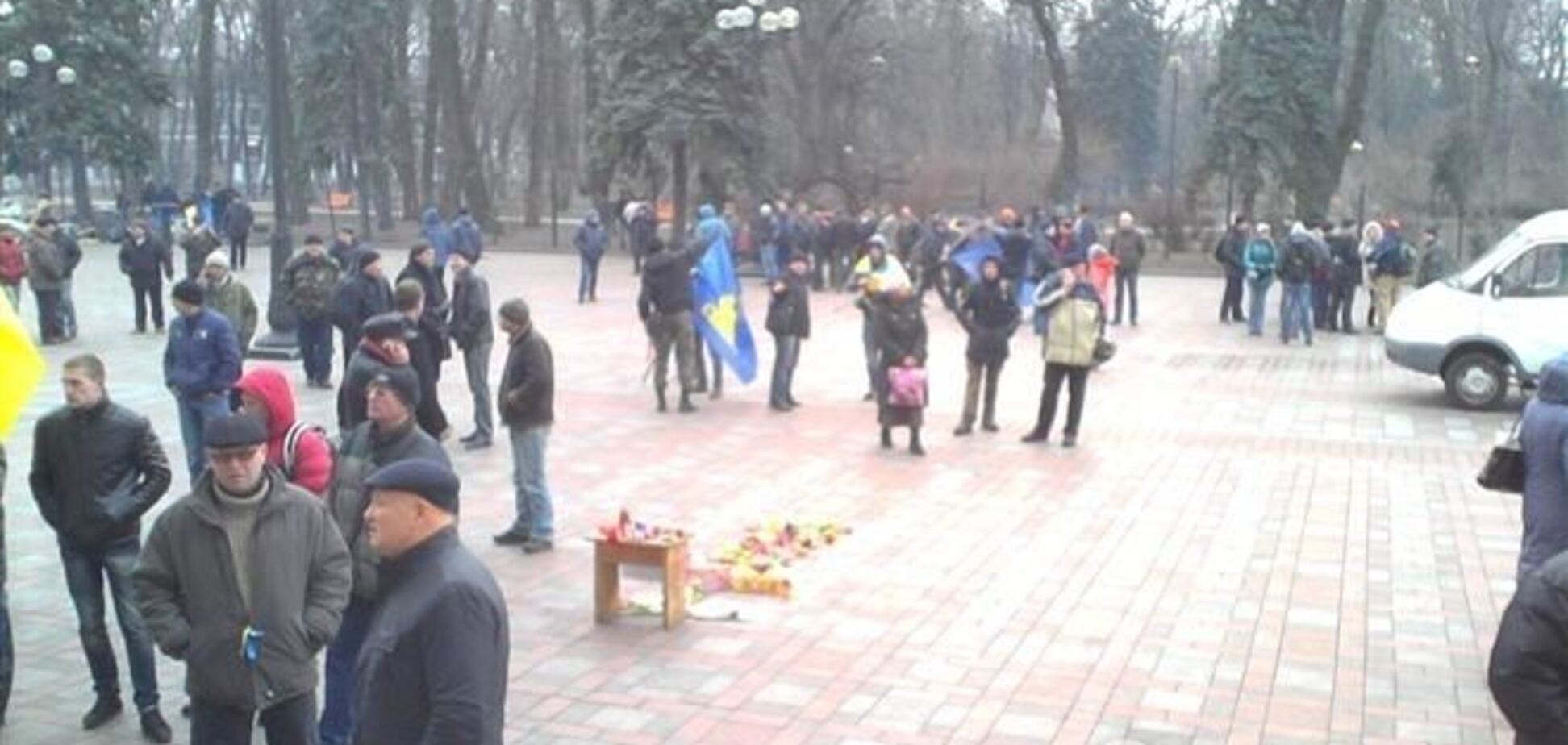 Под Верховной Радой люди протестуют против освобождения Маркова