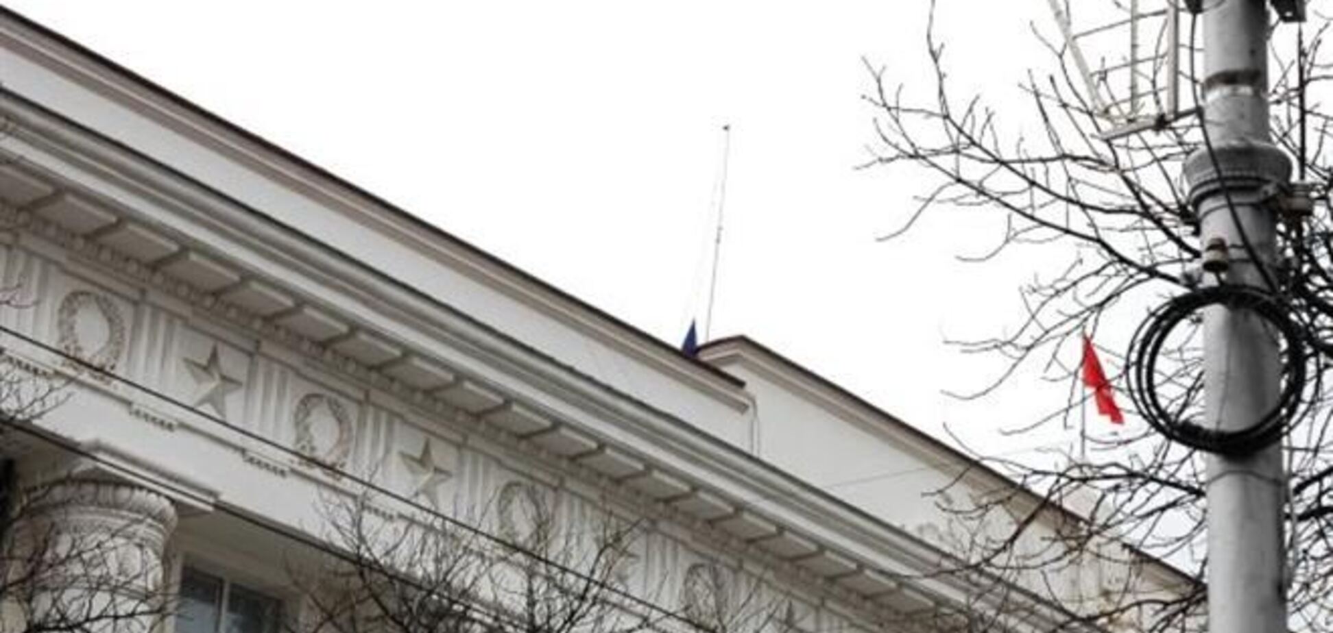 Со здания горсовета Севастополя спустили украинский флаг