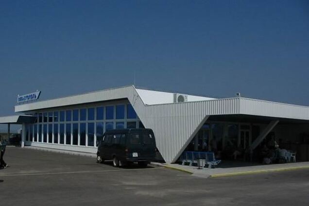 Вооруженные бойцы заблокировали въезды в севастопольский аэропорт – СМИ