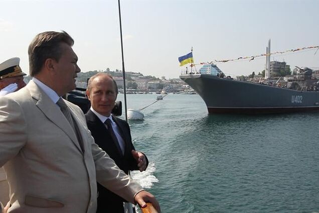 Черноморский флот РФ мог вывезти Януковича на ракетном крейсере - СМИ