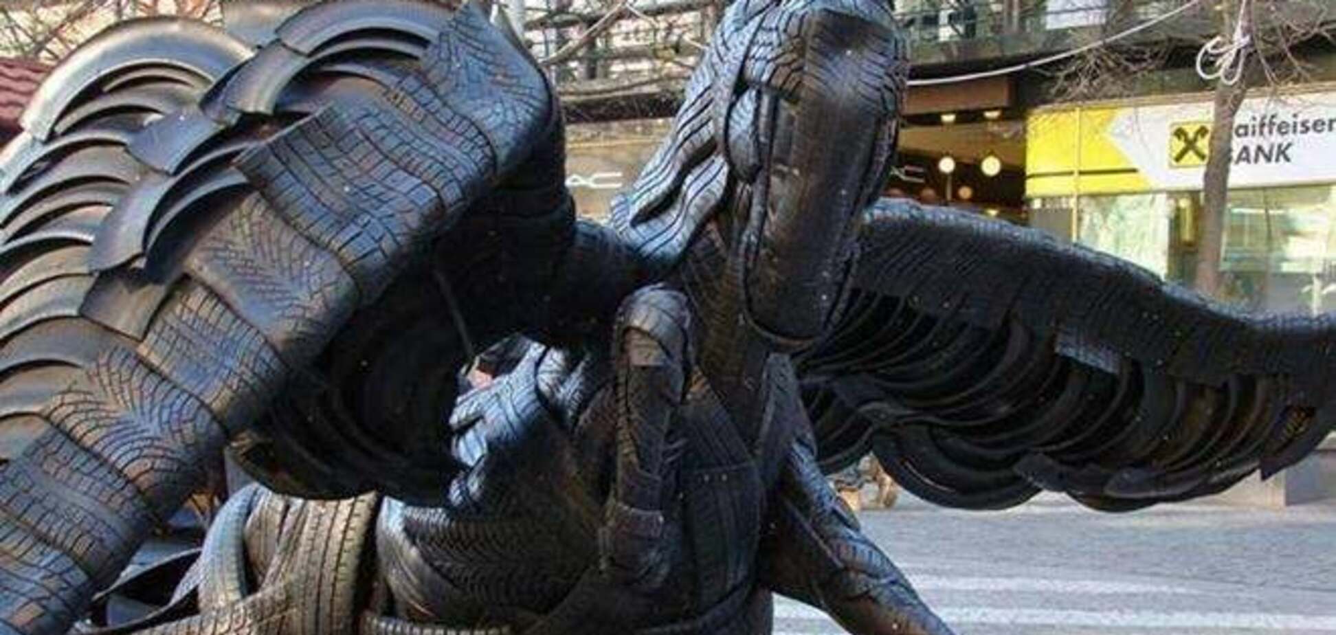 В Чехии в честь Евромайдана создали скульптуру Пегаса из шин