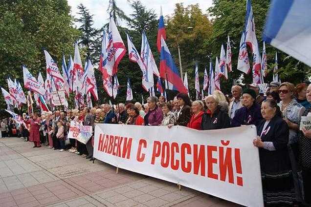 В Крыму зачитали указ Януковича о переносе руководства страны в Севастополь