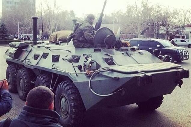 Чубаров заявил, что в центр Симферополя движется 50 БТРов