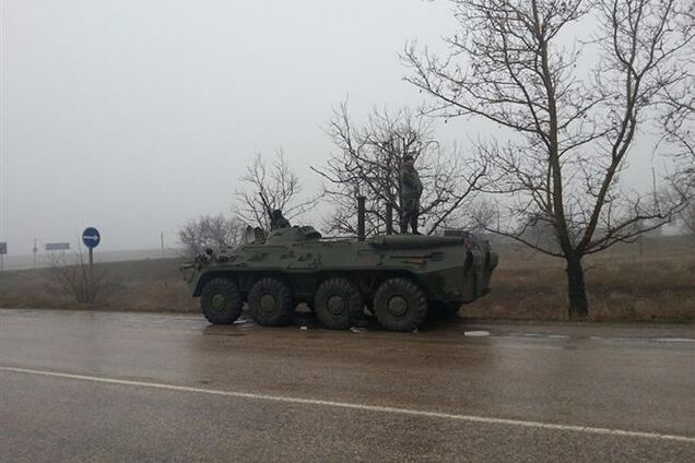 БТРы удаляются от Симферополя, у них учения - очевидцы