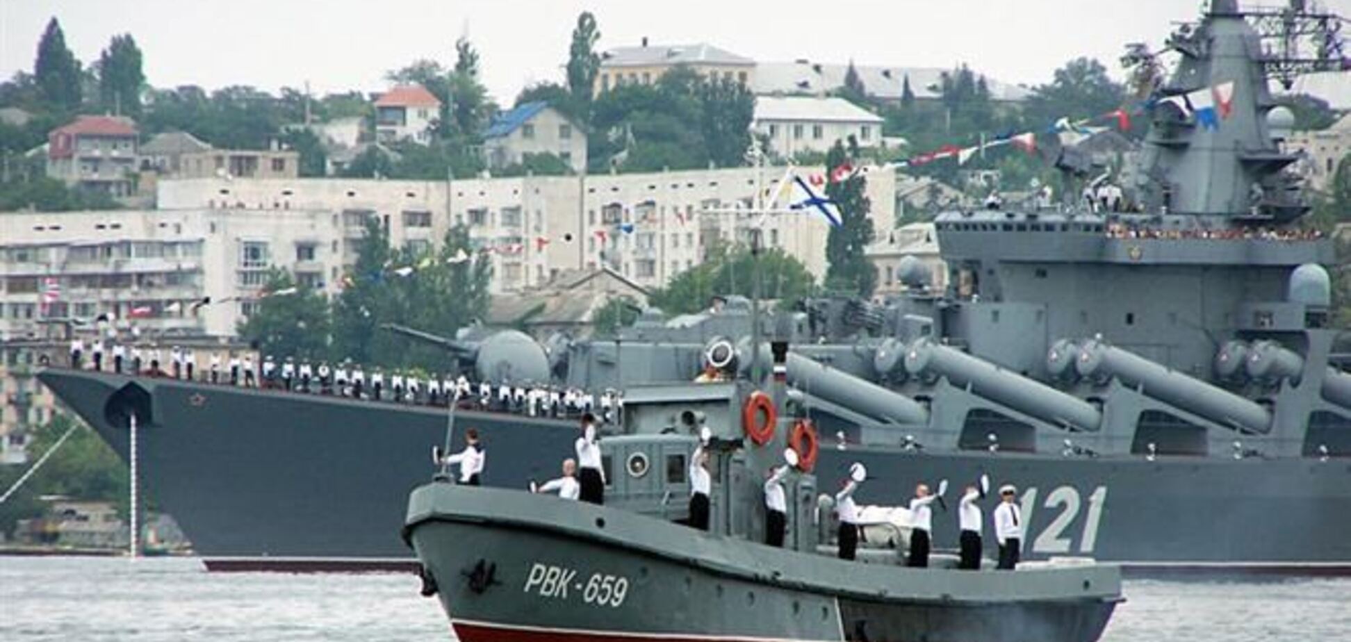 ЗМІ: катер ЧФ РФ заблокував українські прикордонні кораблі в Балаклавській бухті