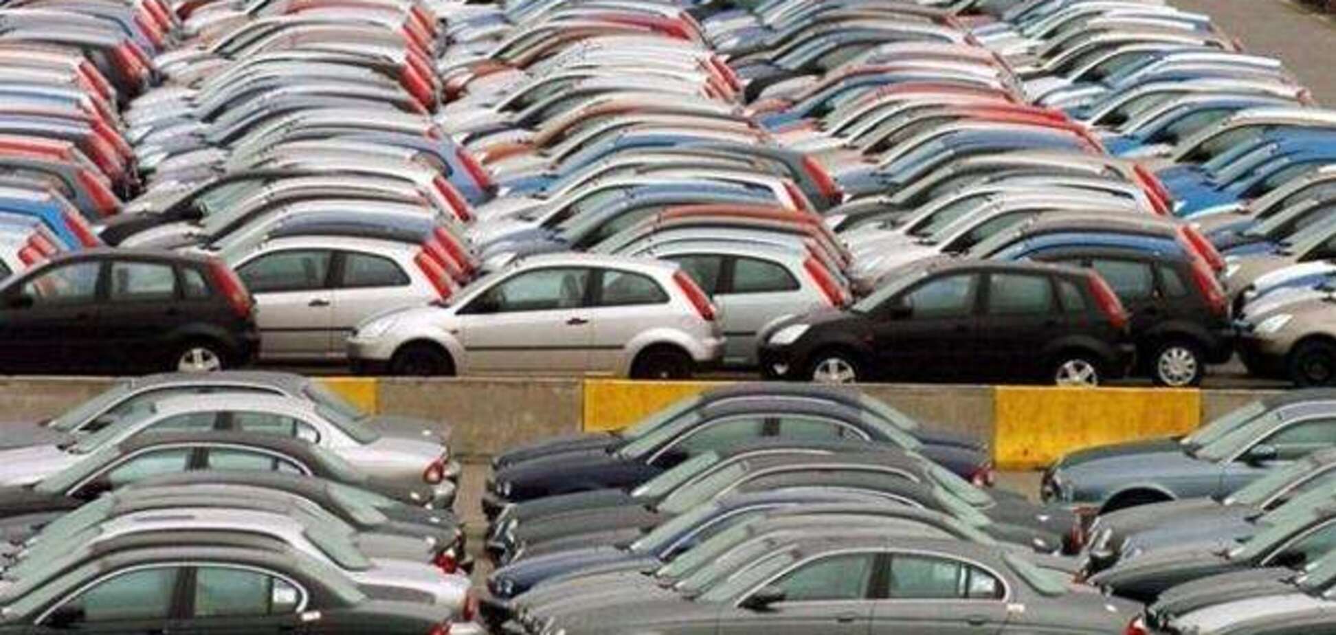 Автоимпортеры приостановили продажи из-за дешевой гривни