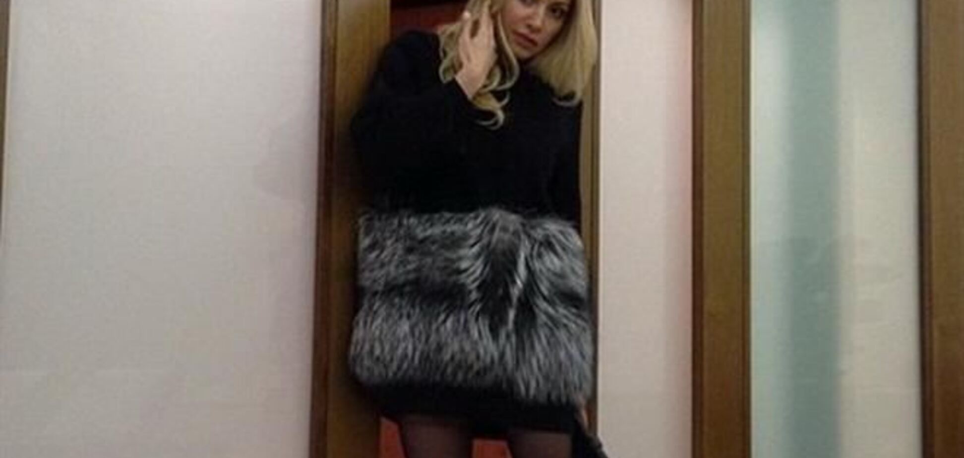 Жену Кернеса завалили цветами