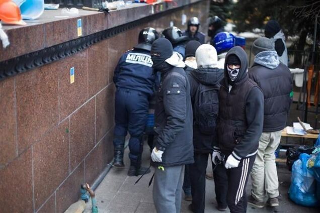 Титушки пытались устроить провокацию под Харьковской ОГА