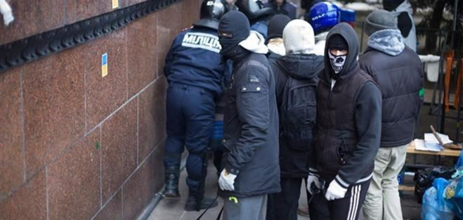 Титушки пытались устроить провокацию под Харьковской ОГА