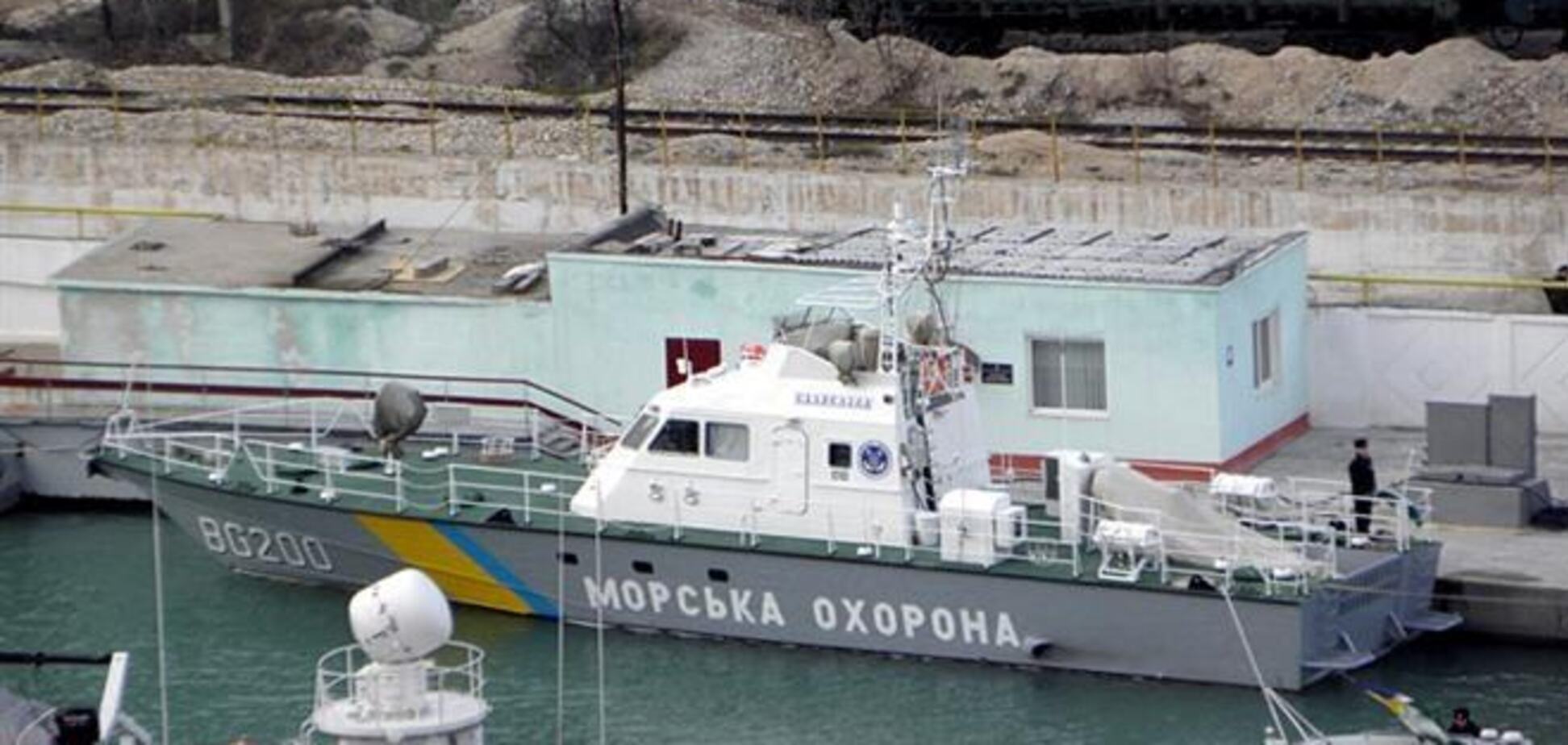 Украинских пограничников в Балаклаве окружили неизвестные с оружием - СМИ