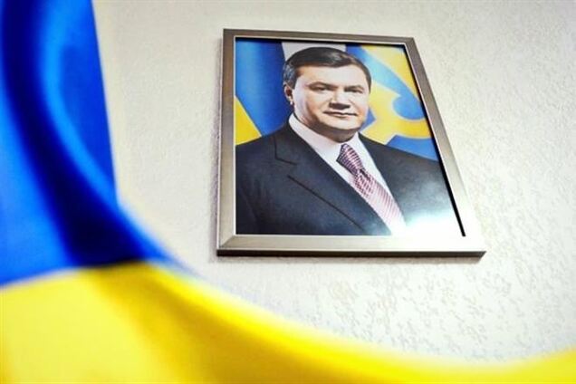 В парламенте Литвы сняли портрет Януковича: слишком почетное место