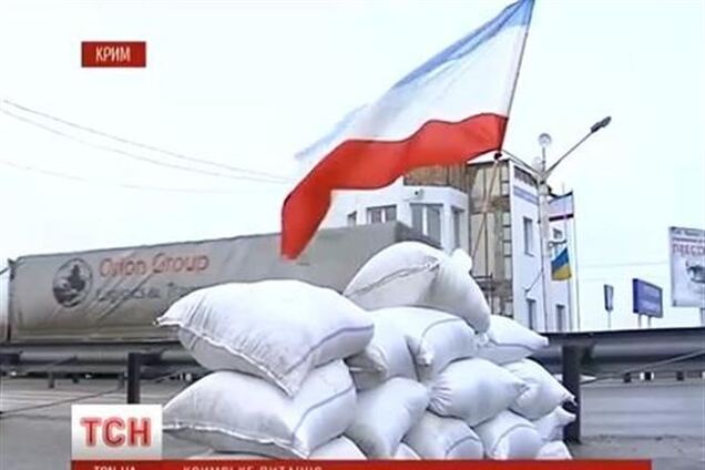 Дороги на въезд в Крым перекрыты, стоят вооруженные блокпосты