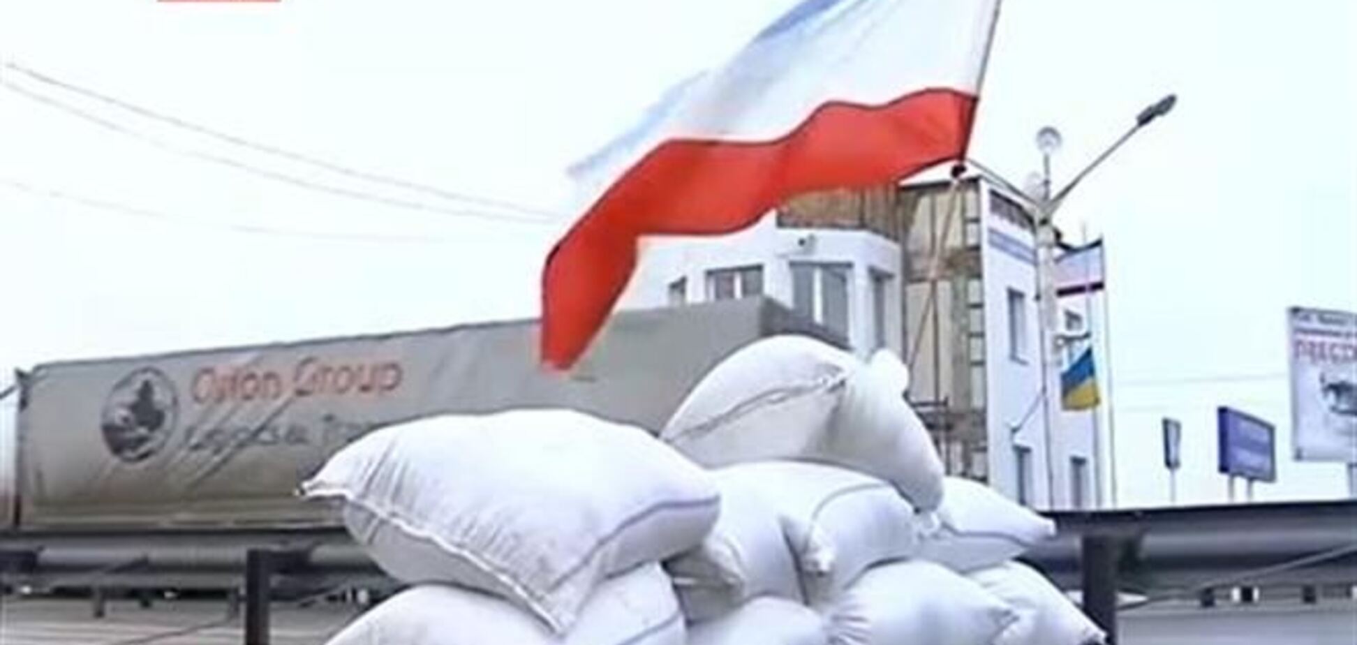 Дороги на въезд в Крым перекрыты, стоят вооруженные блокпосты