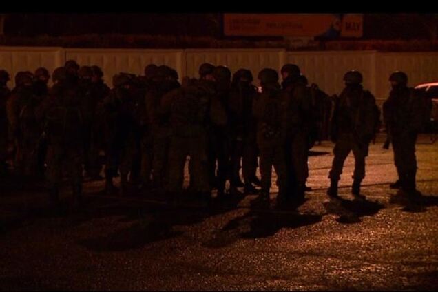 Аеропорт 'Сімферополь' охороняють невідомі озброєні бойовики