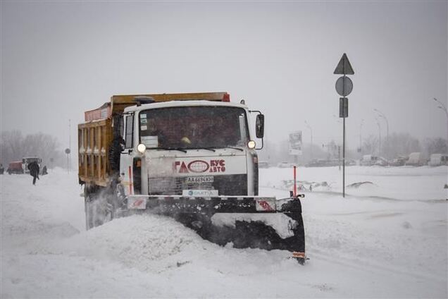 На засніженій трасі в Запорізькій області застряг автобус з росіянами