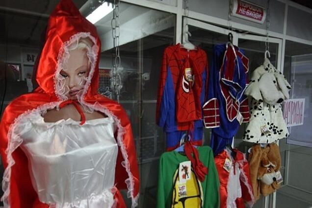 В Луганске мужчина ограбил секс-шоп и скрылся с награбленным