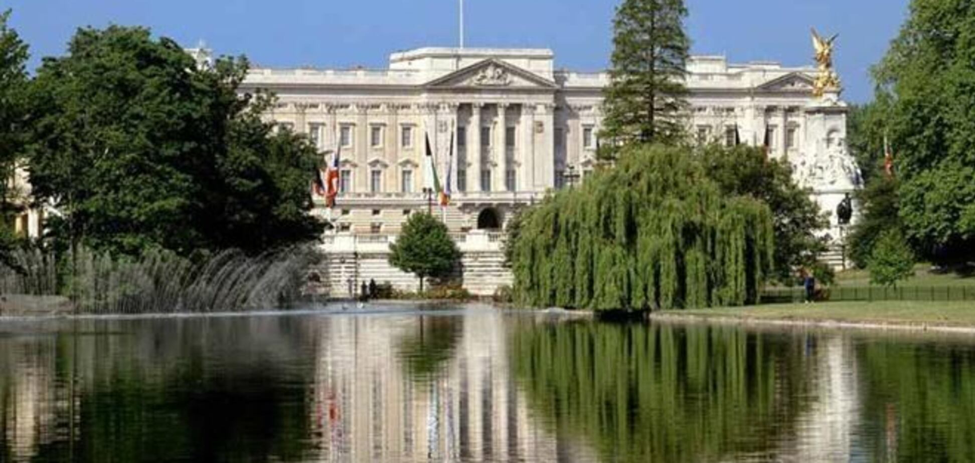 Королеве Англии придется 'зарабатывать'