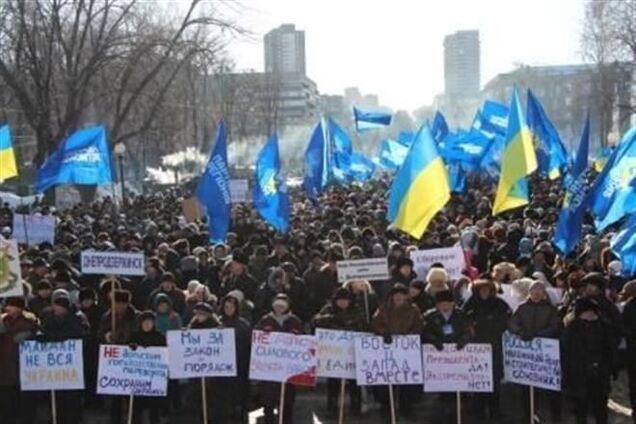 У Дніпропетровську на мітингу на підтримку Партії регіонів побили блогера