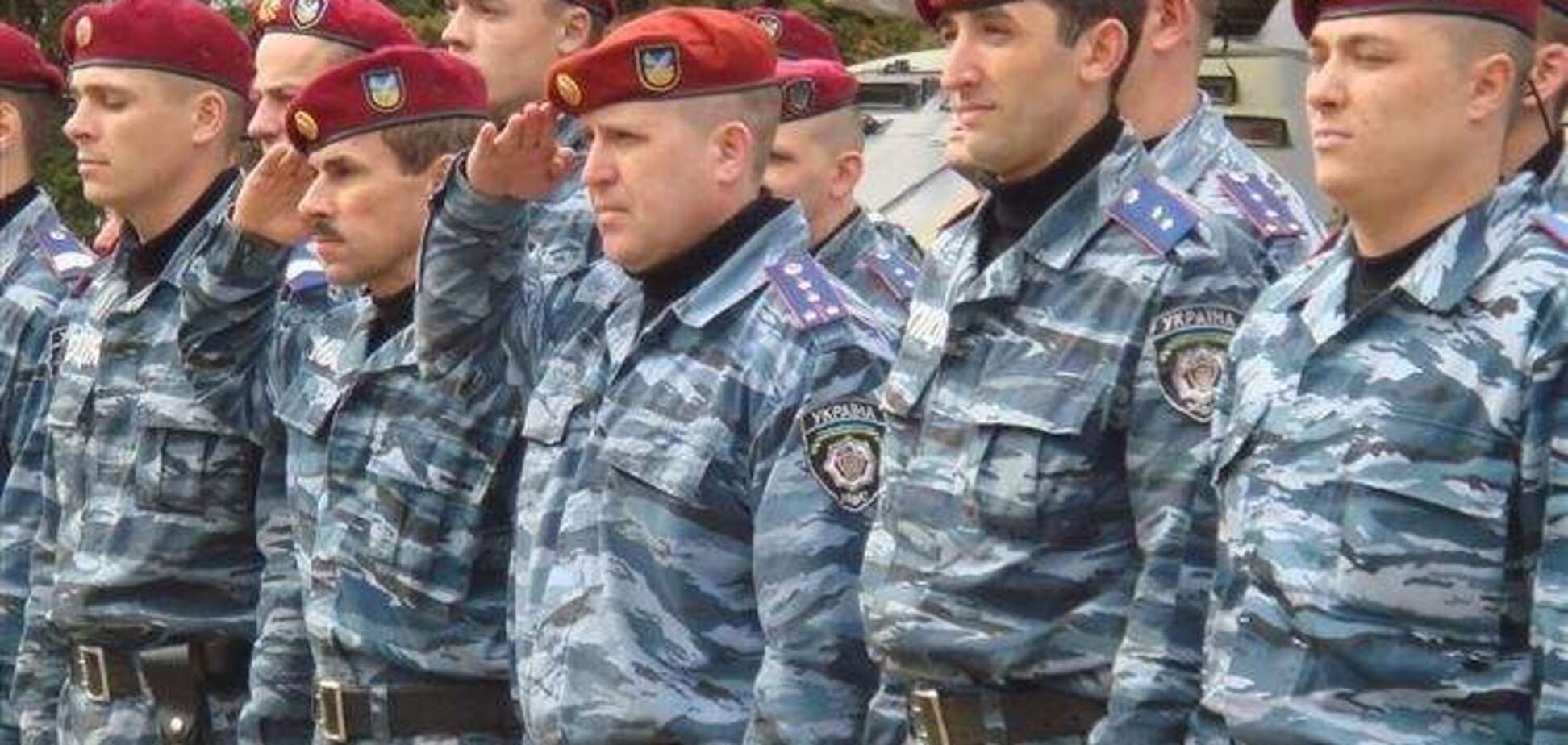 В газетах появились объявления о наборе бойцов в 'Грифон' и 'Беркут'