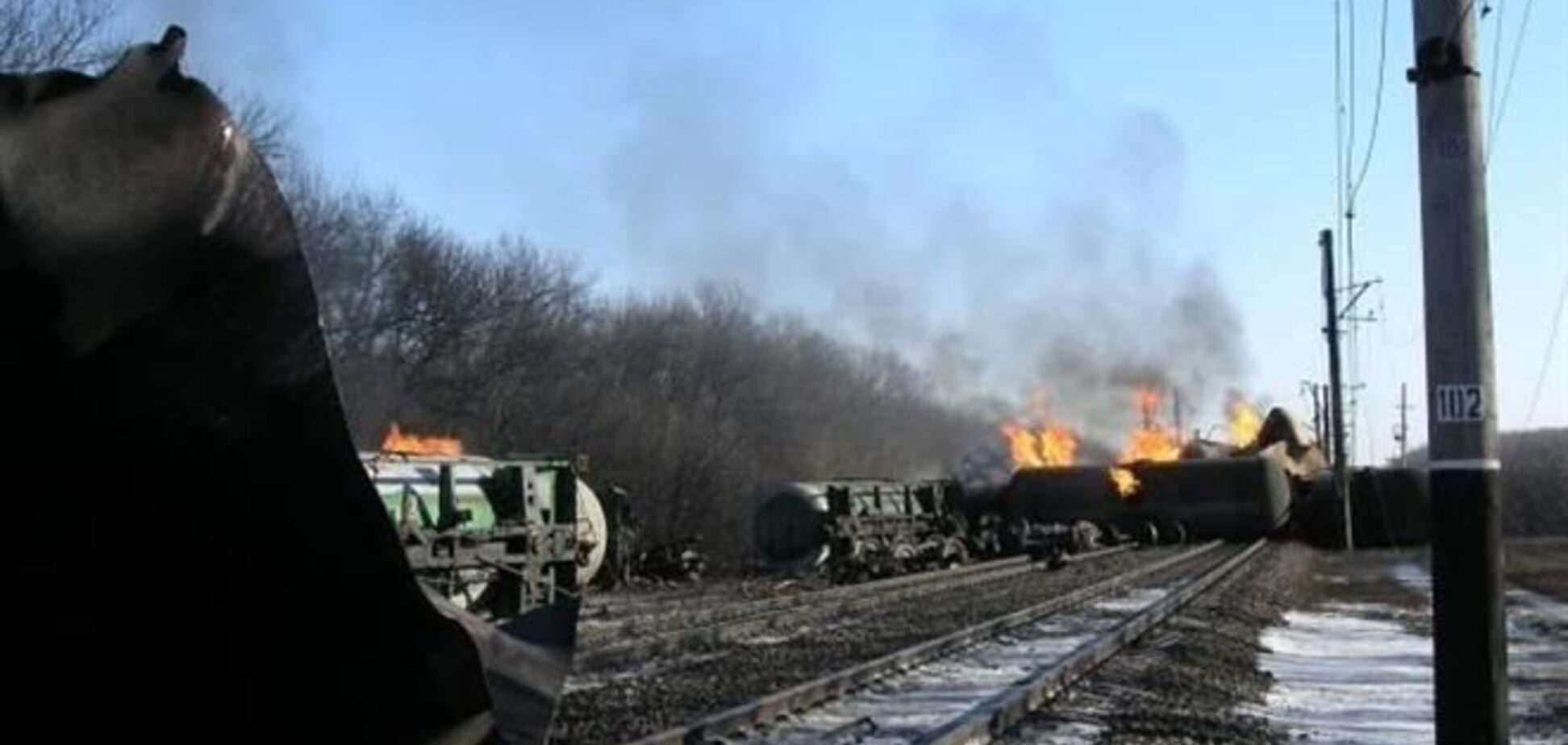 На Донеччині продовжують піднімати цистерни після аварії поїзда