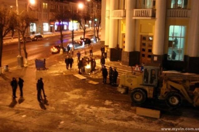 Под зданием Винницкой ОГА полностью разобрали баррикады
