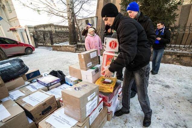 Крымские активисты везут в Киев продукты и одежду для 'Беркута'