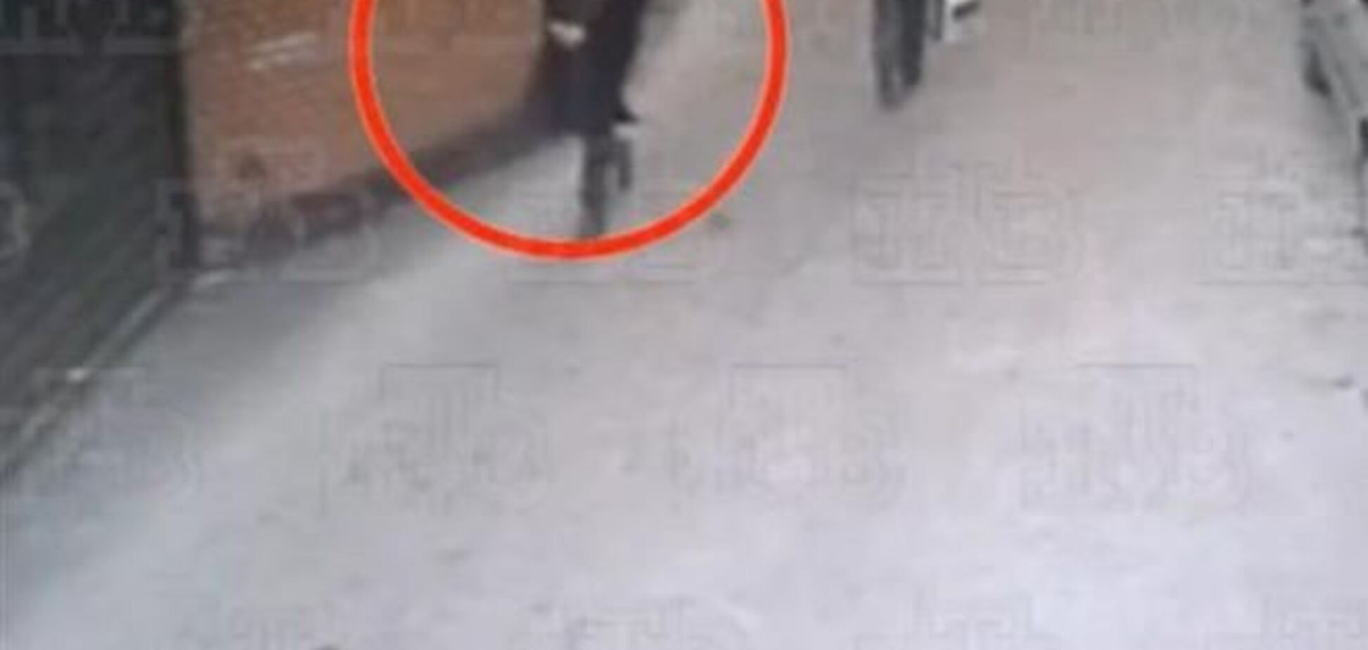 Оприлюднено відео, де видно московського учня-стрілка до моменту стрільби