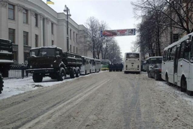 В правительственном квартале усилили охрану