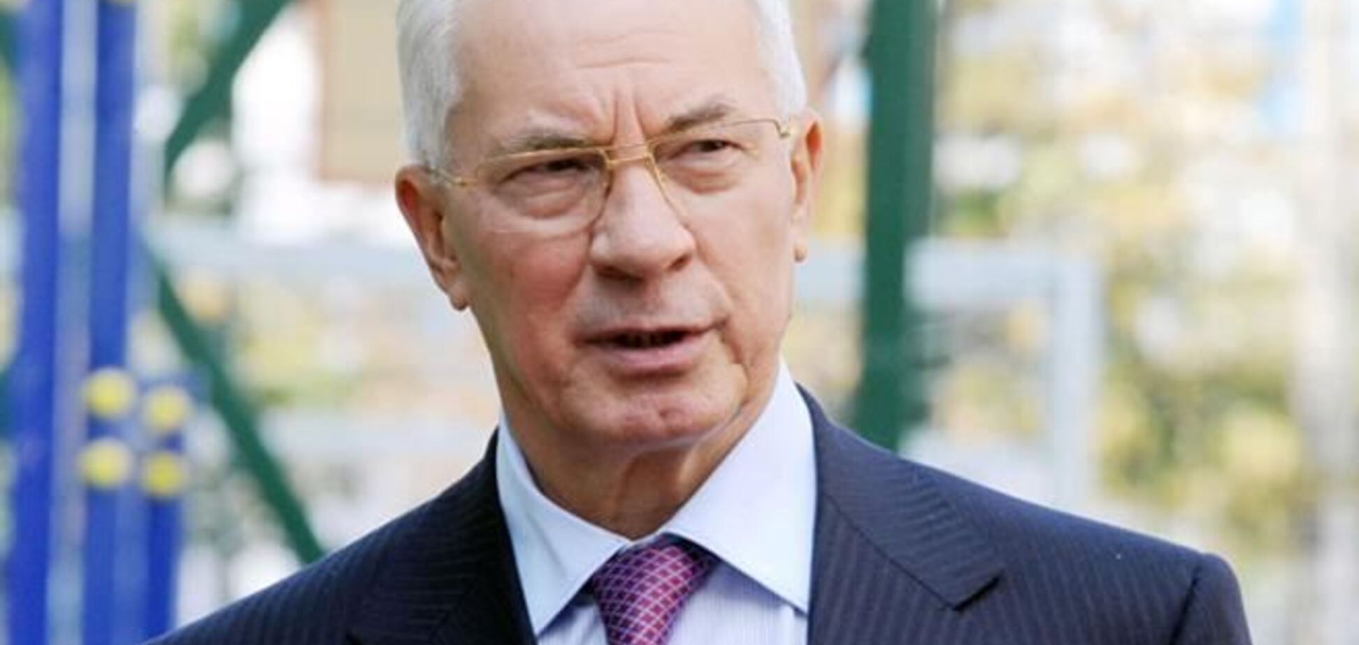 Азаров возвращается в Украину - СМИ