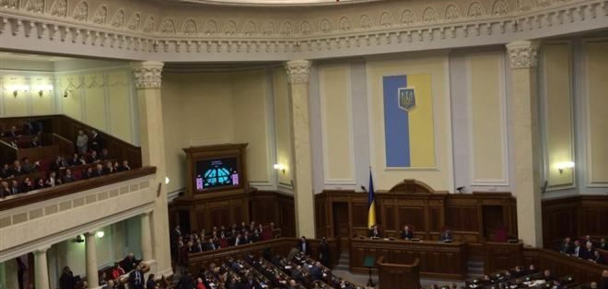 Министры покинули Раду. Оппозиция кричала Захарченко: 'Убийца!'