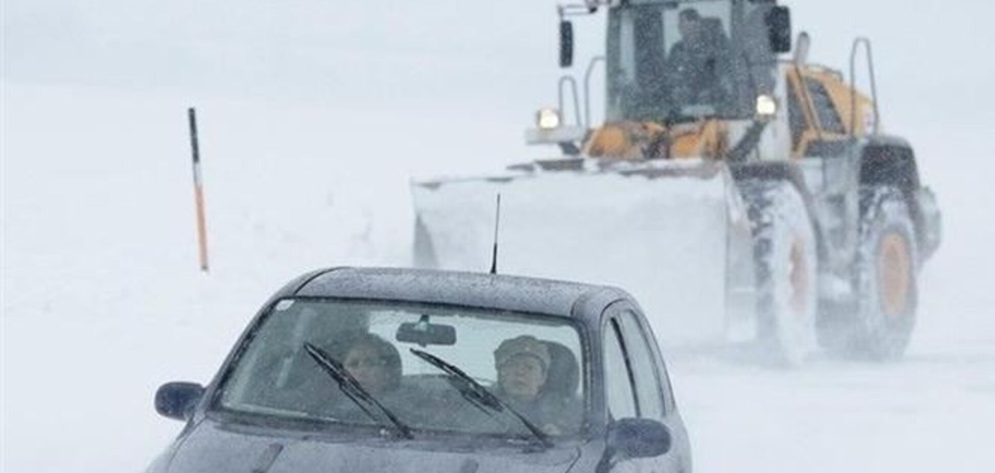 Рятувальники за добу звільнили зі сніжних заметів півсотні авто