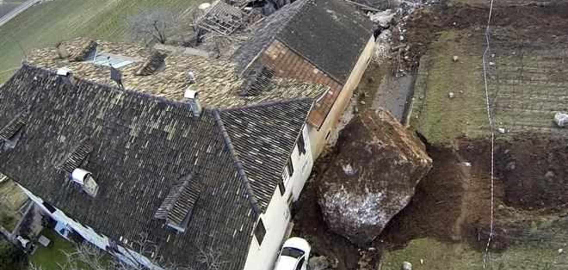 Булыжник разнес ферму