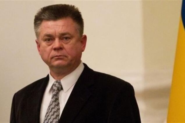 Янукович обсудил с главой Минобороны повышение зарплаты военным