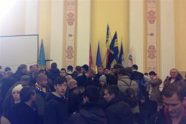 Активисты майдана договариваются с властью и соблюдают условия перемирия и закона об амнистии