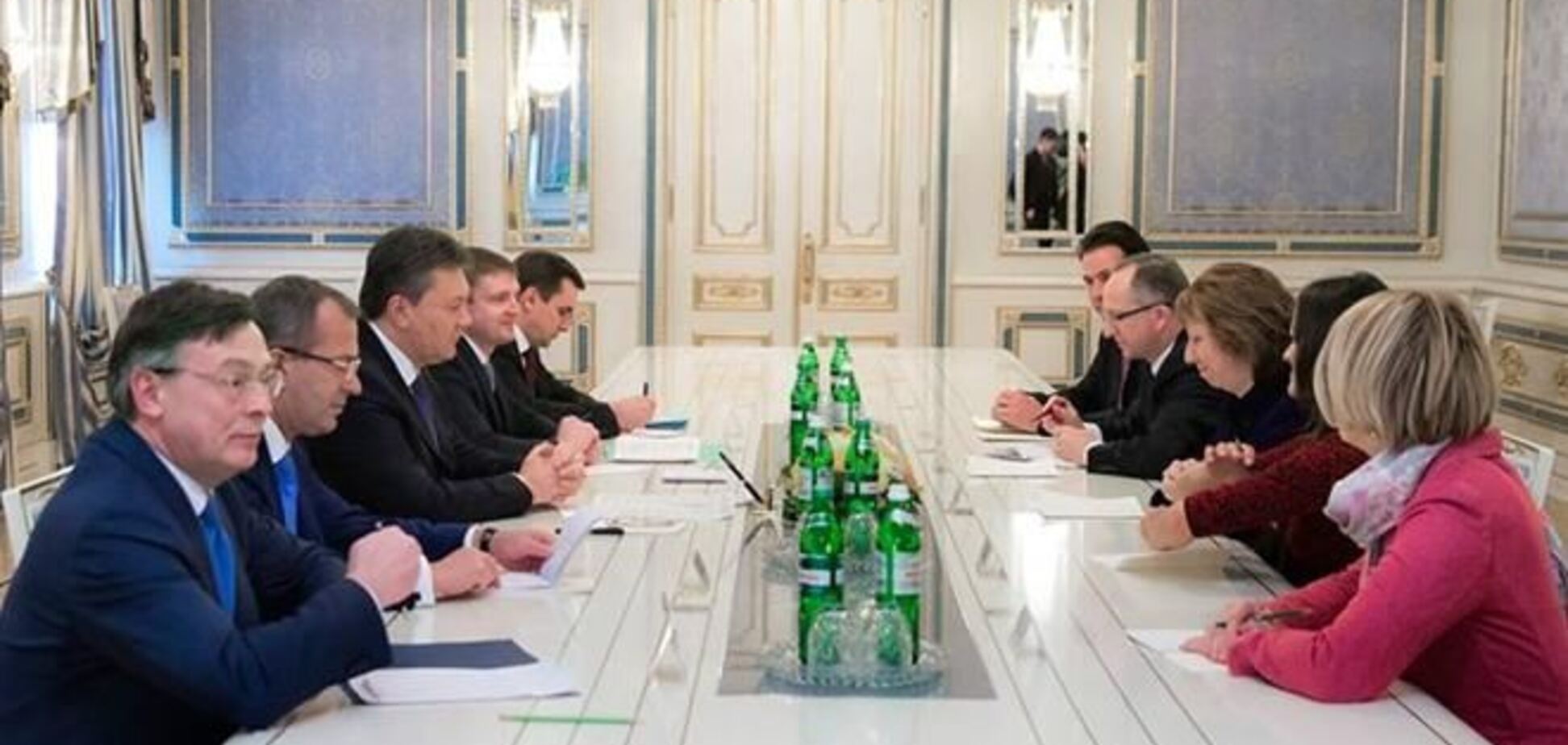 Янукович обговорив з Ештон перспективи конституційної реформи в Україні