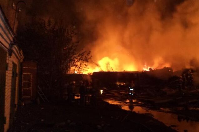 В России сошли с рельсов и загорелись 10 цистерн с газом