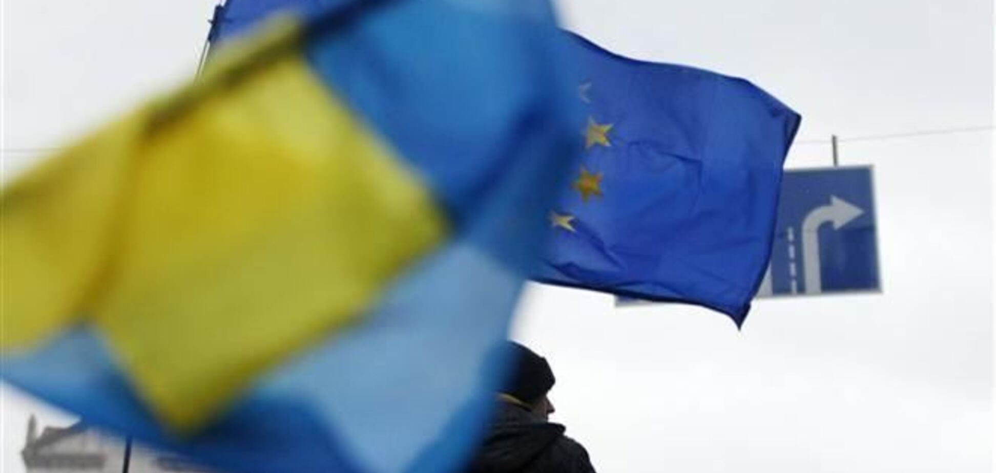 Ще 12 дипломатів приєдналися до акції 'Не бійся! Ти українець!'