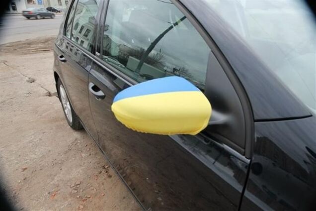 Москаль вимагає покарати 'беркутівця' за зірваний з машини прапор України