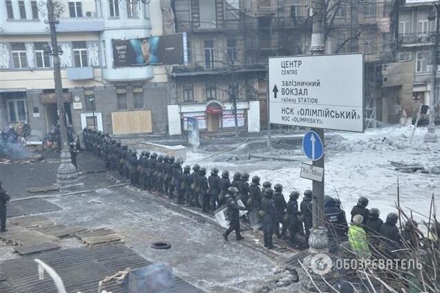 На Грушевского бойцам ВВ сыграли на трембитах