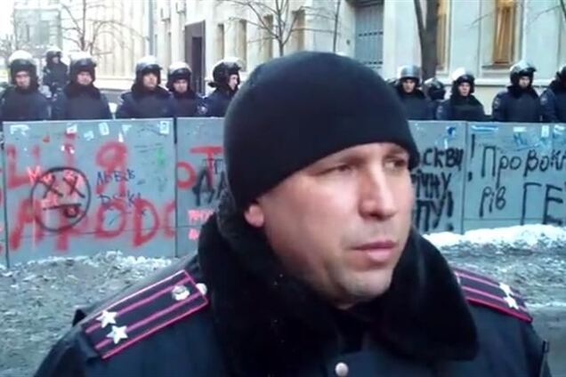 Офицеры МВД запрещают активистам читать новости силовикам