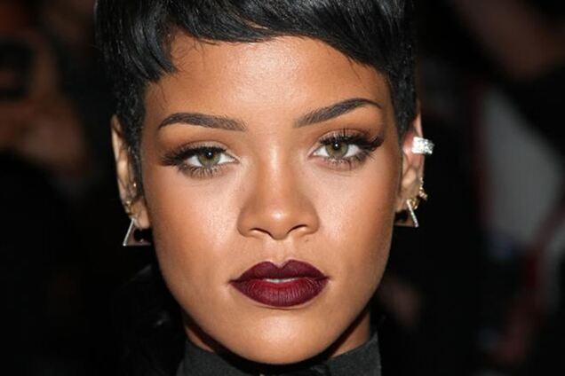  Рианна решила оплатить похороны жестоко убитого фаната
