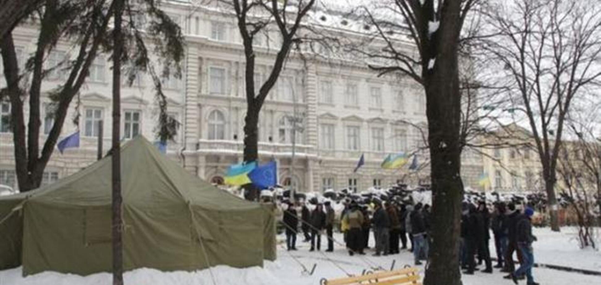 'Титушки' пытались захватить Львовскую ОГА