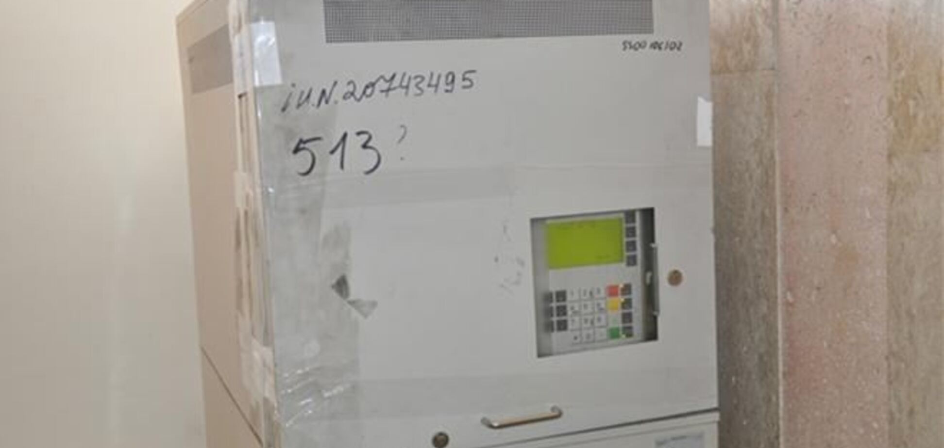 На Тернольщіне грабіжники розкрили банкомат за допомогою лома і електрошокера