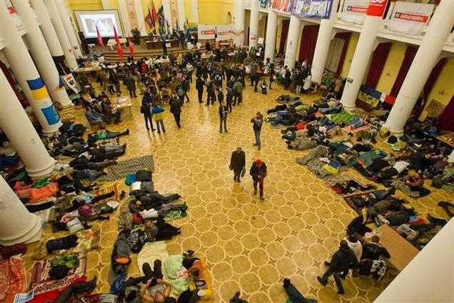 На Майдані заявили, що міліція хоче затримати постраждалих в Будинку профспілок