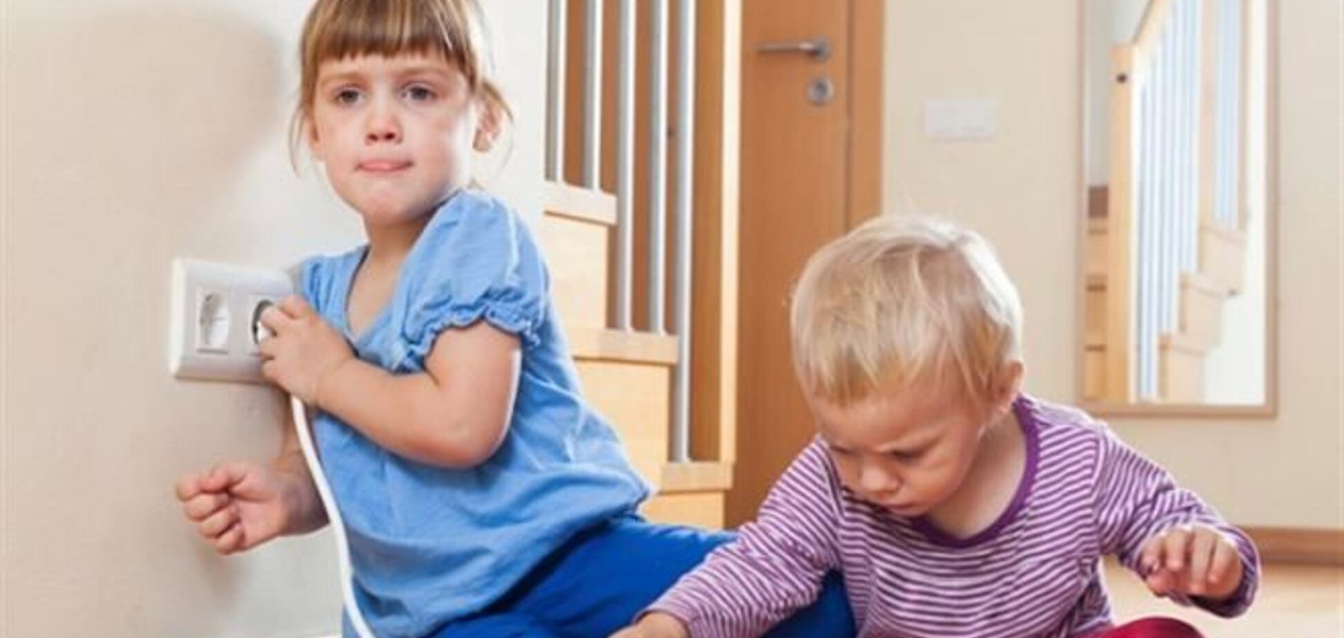 Малыша ударило током: что делать